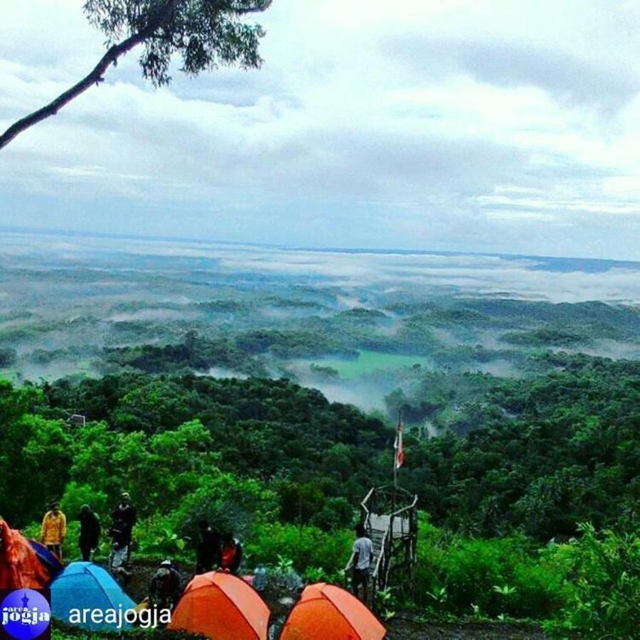 Seribu Batu Songgo Langit Resort & Camp Bantul Exterior foto
